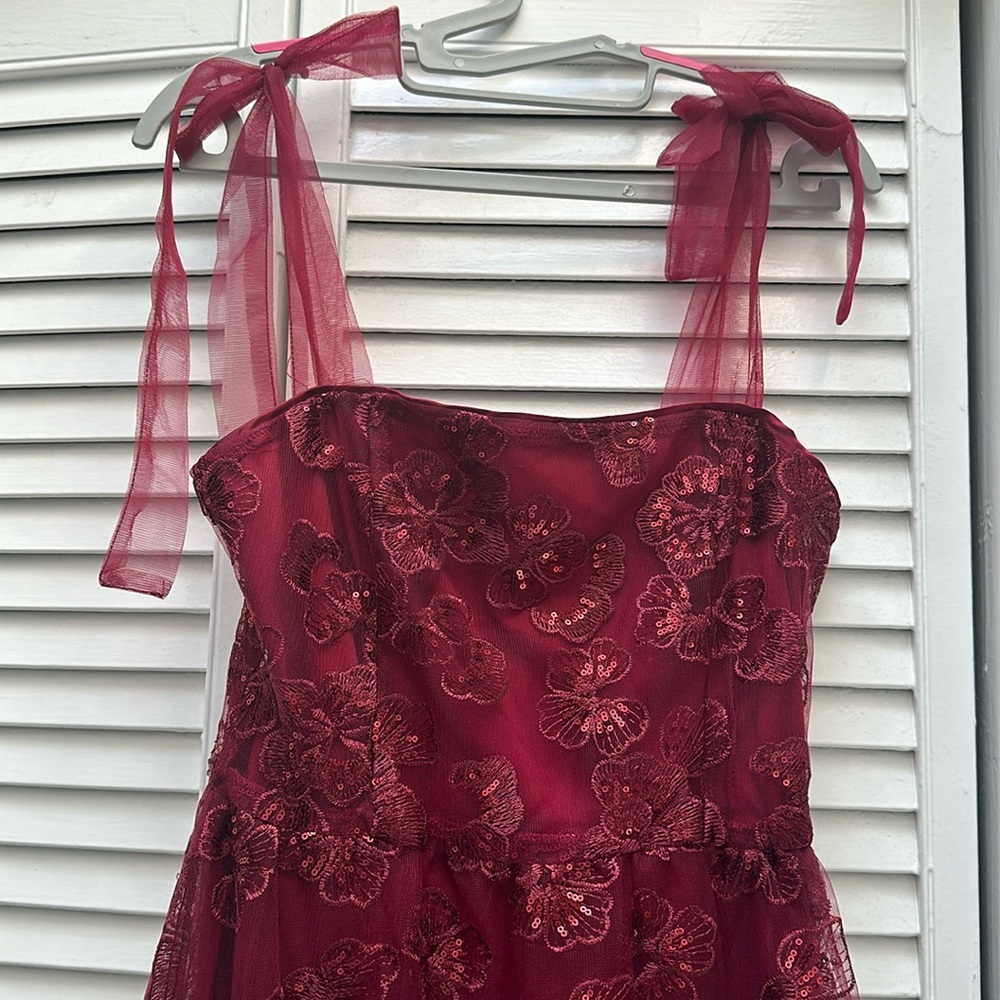 New sequin Lulu’s dress maroon with bow shoulders and tulle